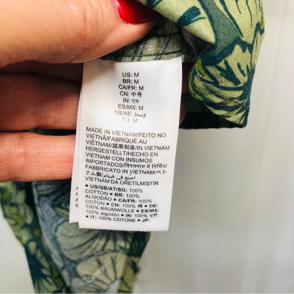 NWT Hawaiian Shirt green hibiscus flower pattern size med. Amazon Essentials - Picture 5 of 11
